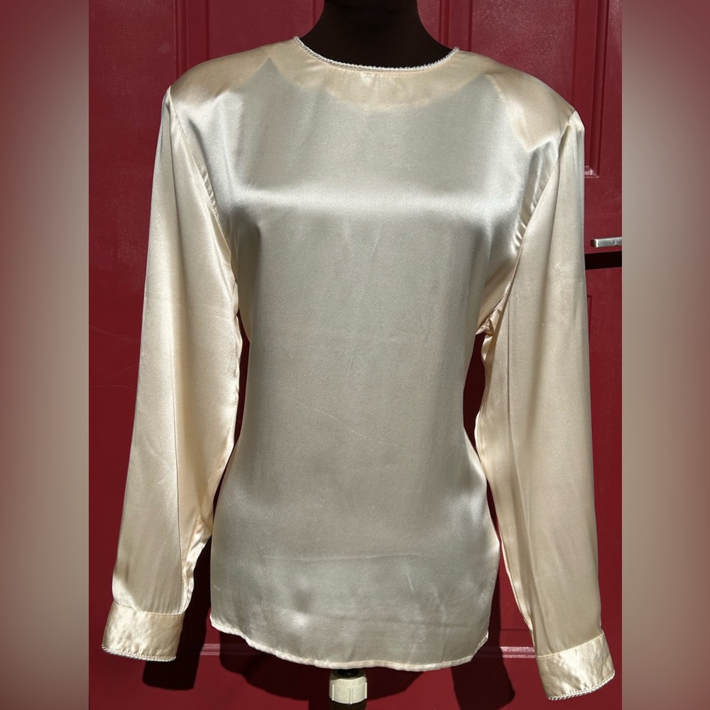 LORD & TAYLOR s14 cream 💯silk charmeuse blouse Looks new! Likely vintage